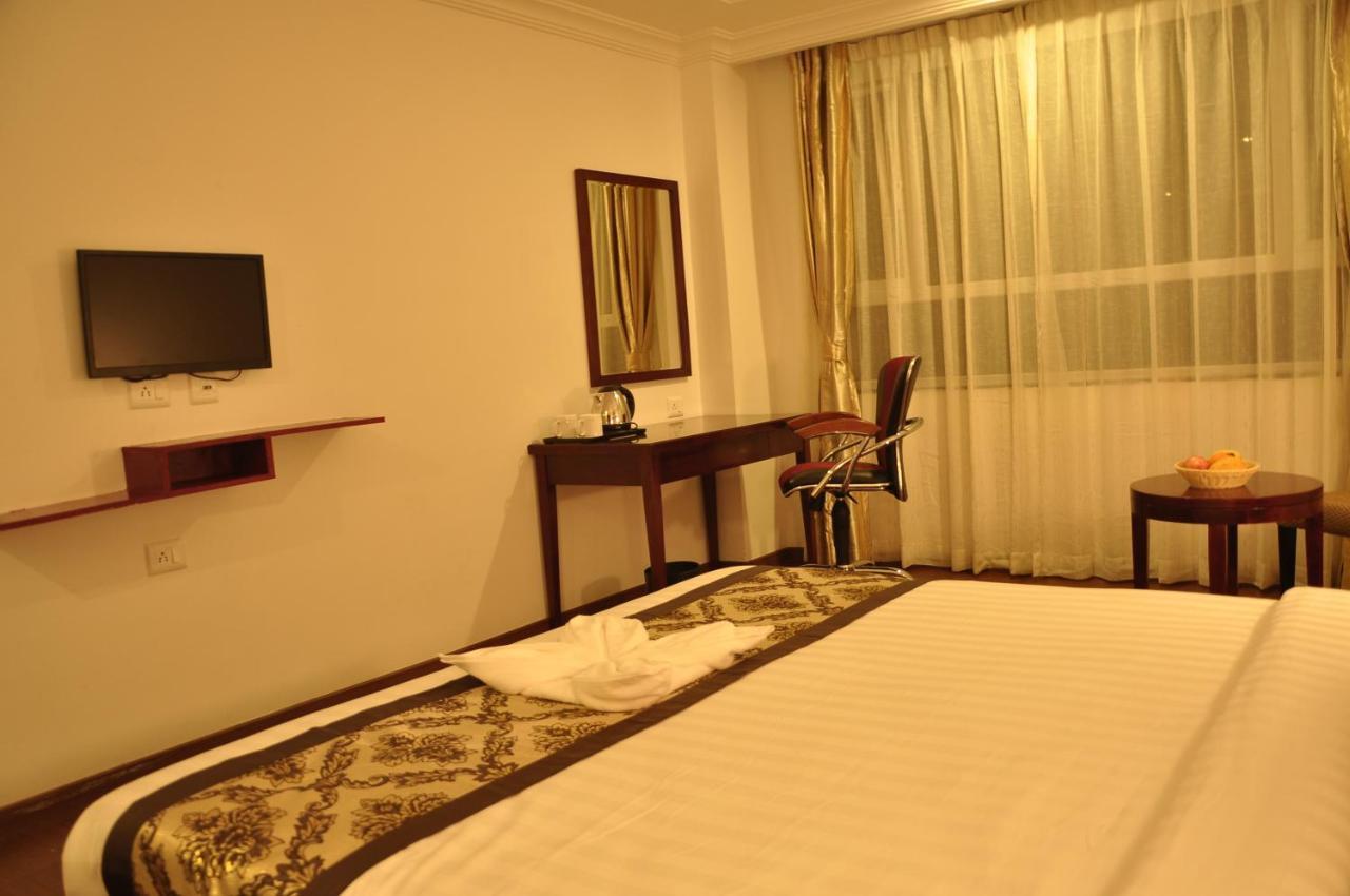 Grand Clarks Inn Badami Dış mekan fotoğraf