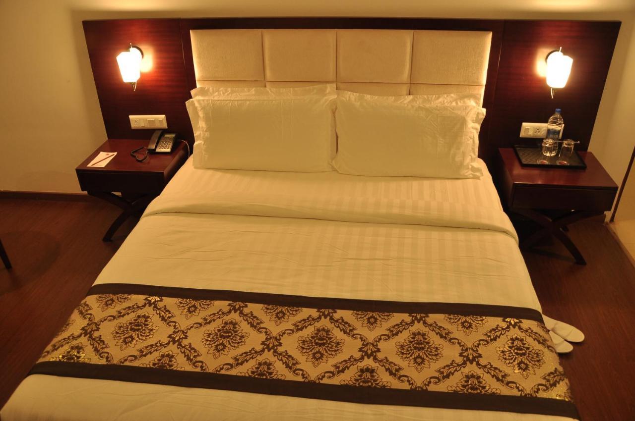 Grand Clarks Inn Badami Dış mekan fotoğraf