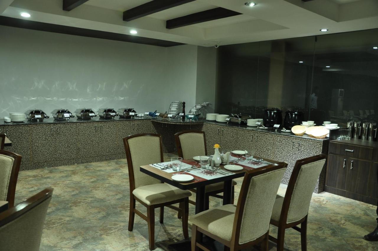 Grand Clarks Inn Badami Dış mekan fotoğraf