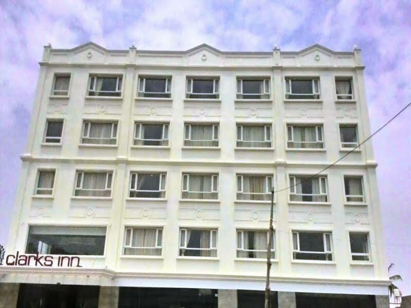 Grand Clarks Inn Badami Dış mekan fotoğraf